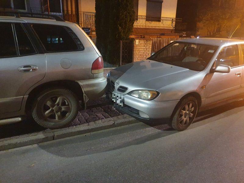 Brak kierowcy. Nissan odholowany na policyjny parking