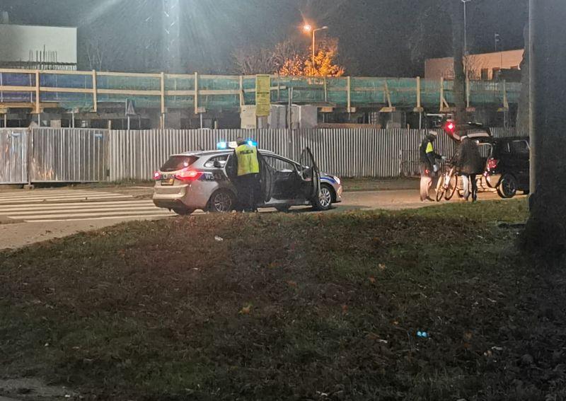 Kompletnie pijany leżał na jezdni. Interweniowała policja