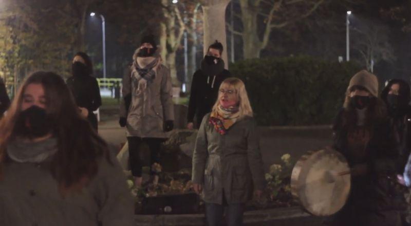 „Chór Czarownic” z Kołobrzegu w specjalnym manifeście. „Przeciwko łamaniu praw kobiet” (video)