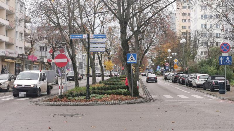 Radni PiS o petycji dotyczącej zmiany zmiany nazwy Alei Jana Pawła II