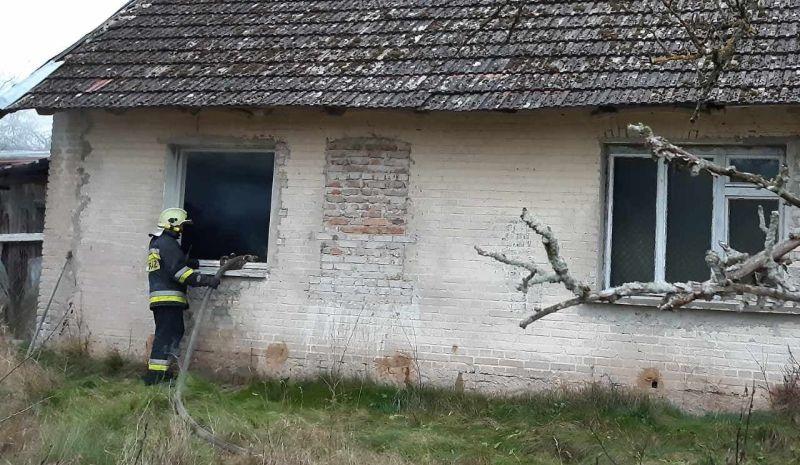 Tragedia w Mirowie pod Rymaniem. W pożarze zginął mężczyzna (foto)