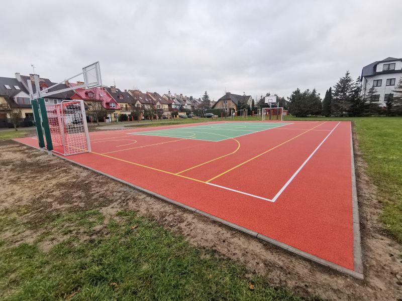 Nowe, wielofunkcyjne boisko na Radzikowie