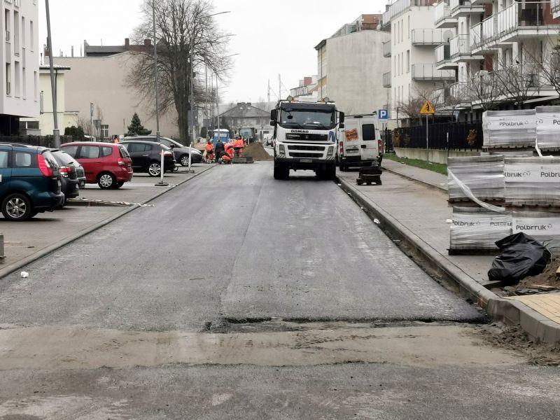 Na Rybackiej pojawił się asfalt. Remont ulicy potrwa do końca lutego