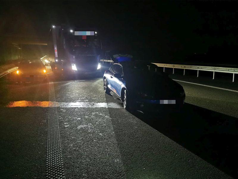 Uszkodzone pięć pojazdów. S6 była zablokowana (foto)