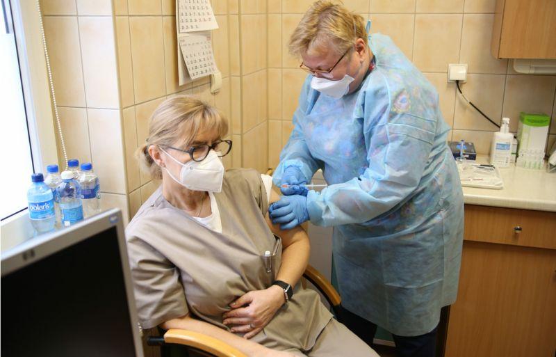 Na Pomorzu Zachodnim podano pierwsze dawki szczepionki przeciwko COVID-19