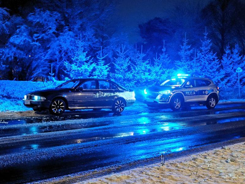 Nie zatrzymał się do kontroli. Porzucił samochód i uciekł