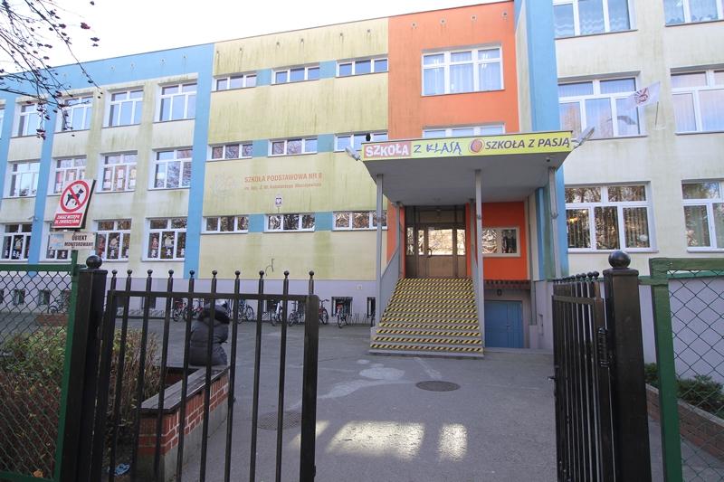Nauczyciele w klasach I-III przejdą testy na obecność koronawirusa