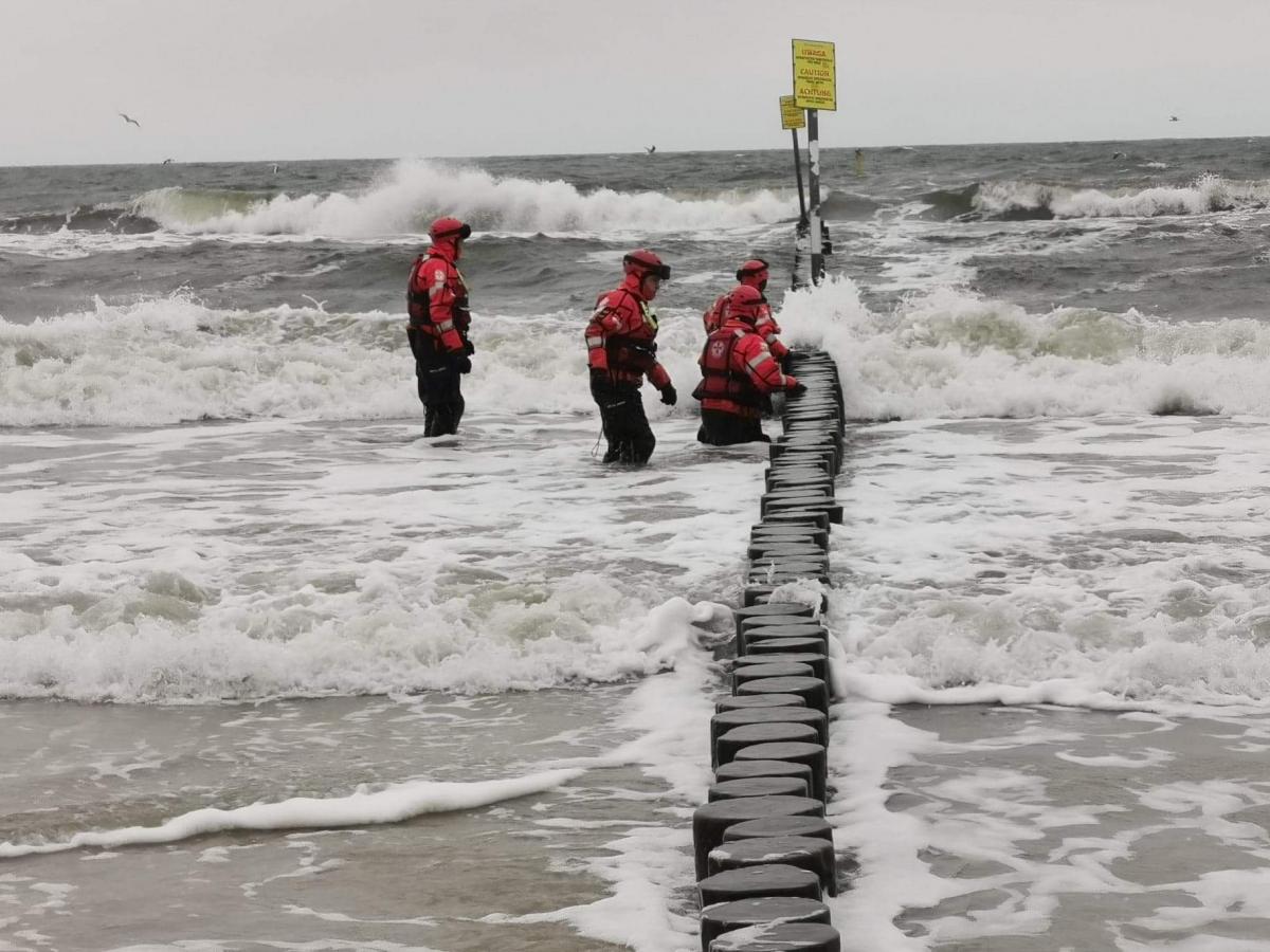 Akcja poszukiwawcza na kołobrzeskiej plaży (Foto)