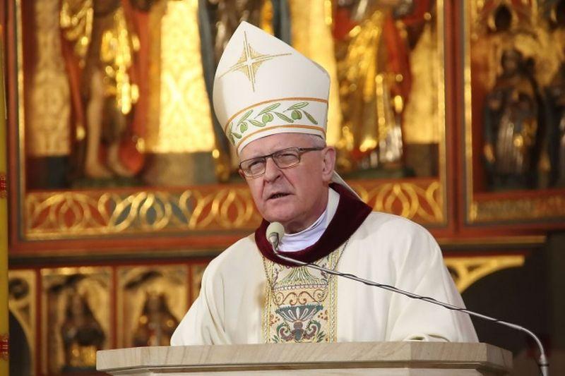 Biskup diecezji koszalińsko-kołobrzeskiej po raz drugi chory na COVID-19