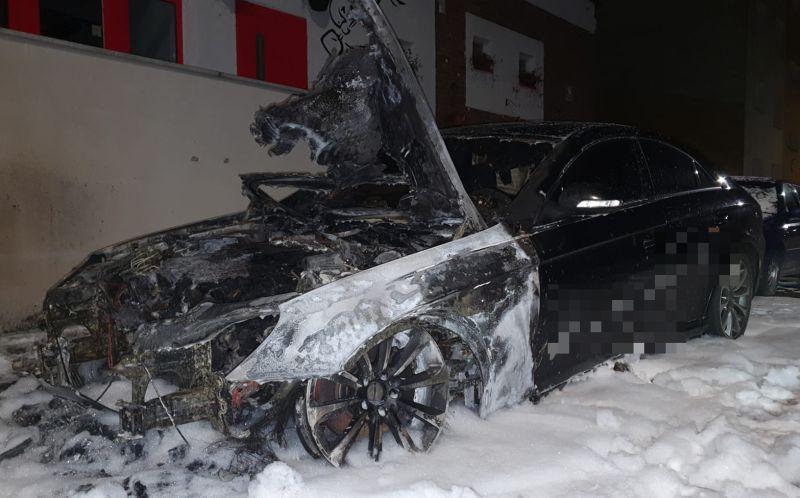 W Podczelu spłonął mercedes. Właściciel szuka sprawców