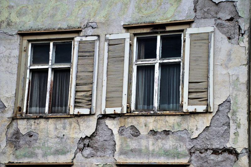 Podciąganie kapilarne a hydroizolacja pozioma fundamentów. Co warto wiedzieć?