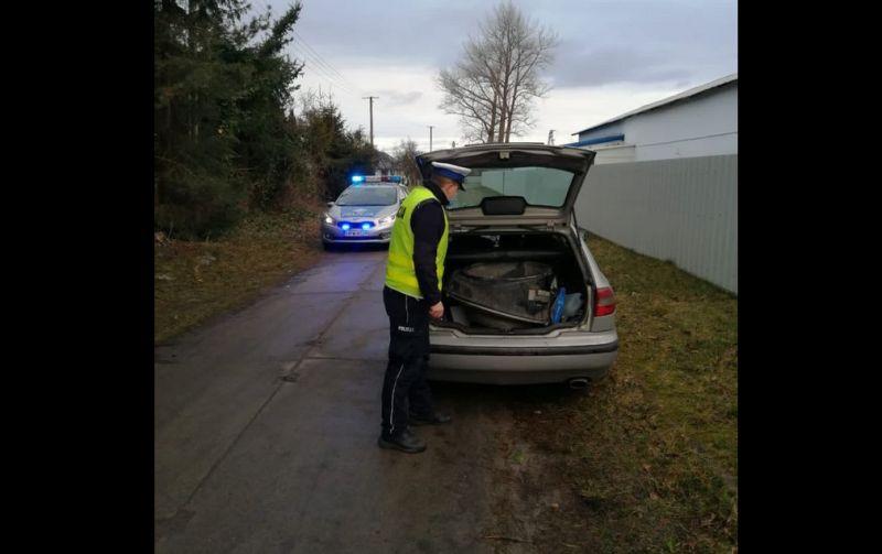 Wyszedł na spacer z psem, a... złapał złodziei. Niecodzienna interwencja naczelnika policji