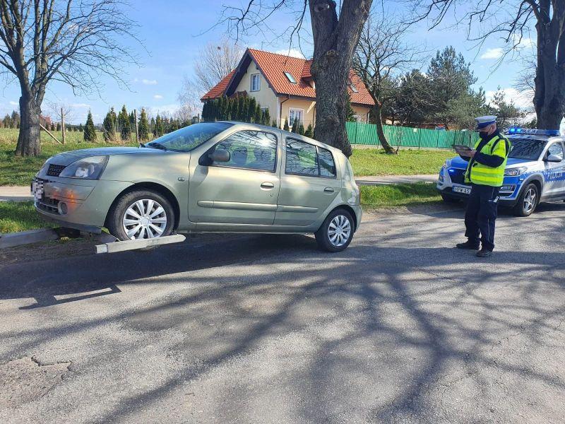 Pijany Ukrainiec za kierownicą Renault. Wydmuchał prawie 3 promile