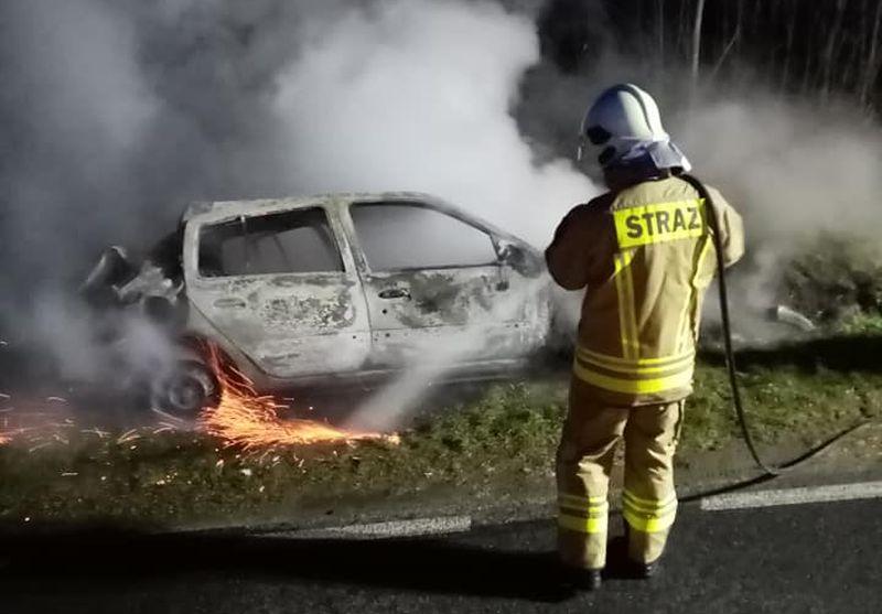 Kolizja i płonący samochód. Dwie interwencje Straży Pożarnej