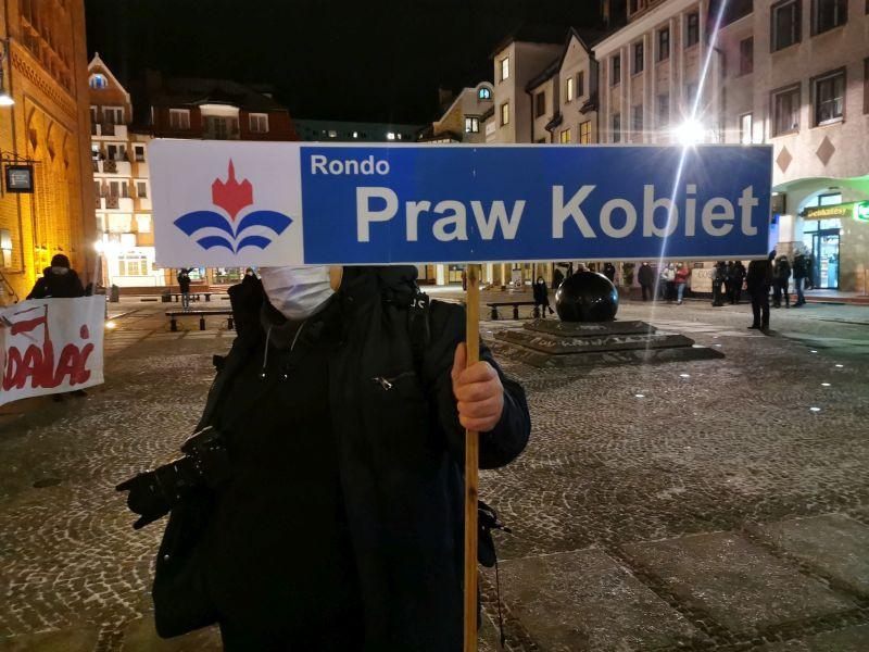 „W Kołobrzegu mamy 102 ulice męskie i tylko 7 nazw ulic damskich”. Wraca sprawa Ronda Praw Kobiet
