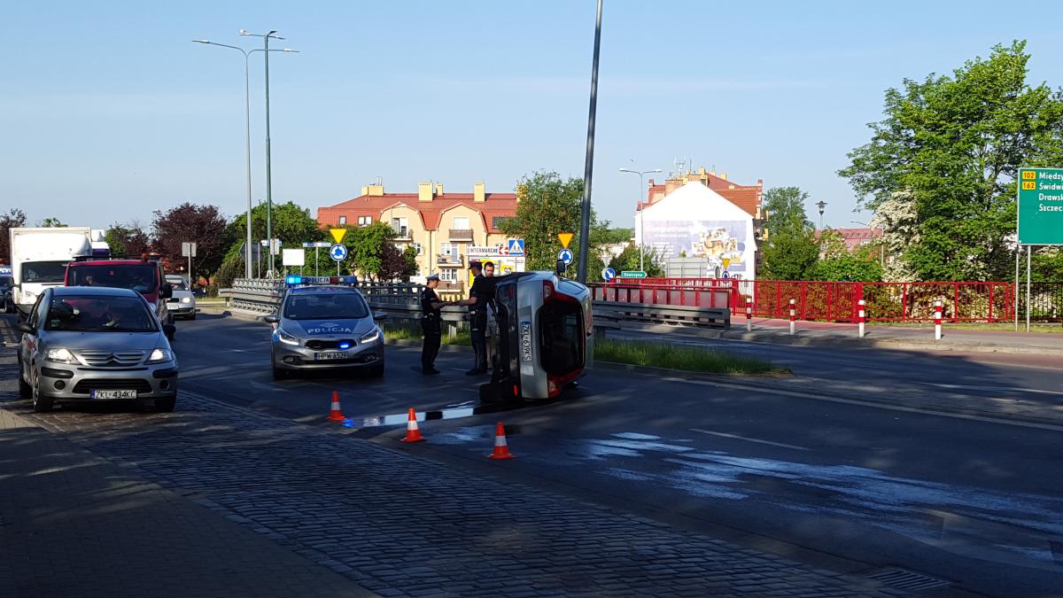 Volvo wylądowało na boku
