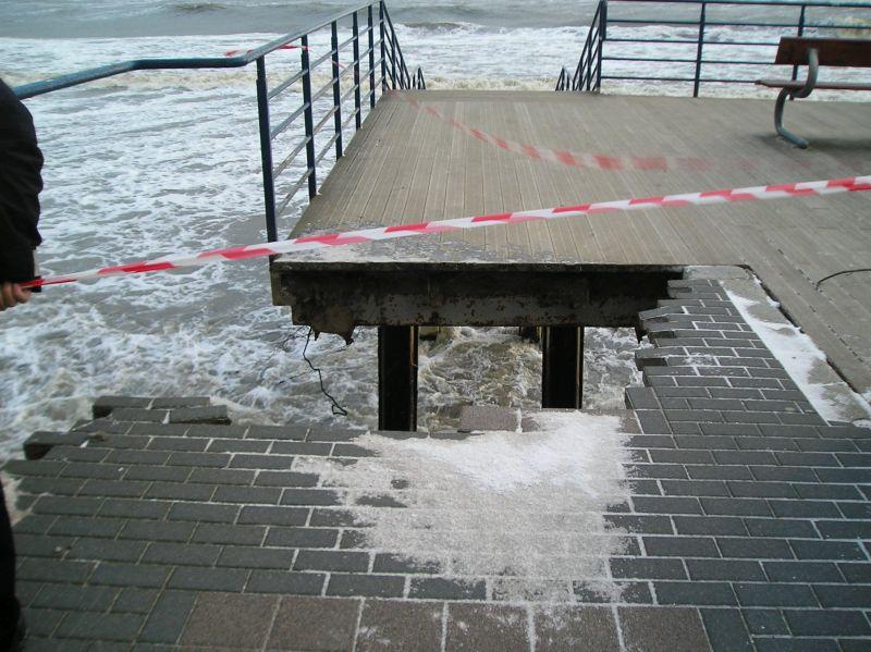 Wiatr i cofka spowodowały straty – trwa ich liczenie (Foto, Video)