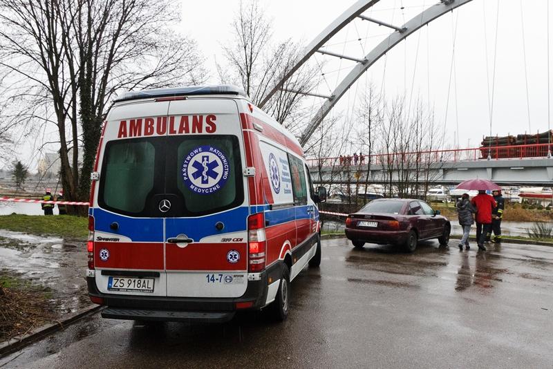 Załogi karetek muszą niestety korzystać z pomocy policji