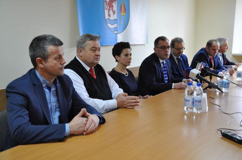 Konwent samorządowców zmienił strategię działania. Jest porozumienie z powiatem