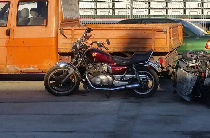 Motocyklista zmarł po uderzeniu w słup 
