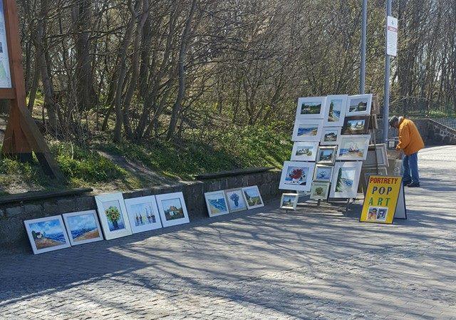 Warkoczyki najbardziej intratnym interesem? Artyści staną na bulwarze