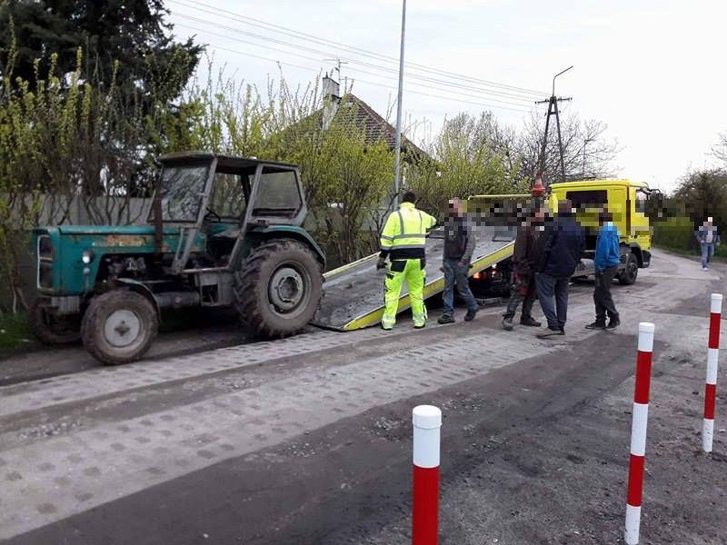 Pijany jechał ciągnikiem, nie miał też uprawnień i dokumentów 