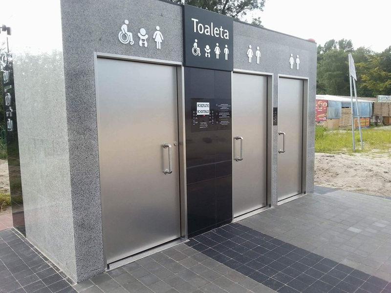 Toaleta przy Sikorskiego zamknięta. Nieczystości przestaną zalewać Park Nadmorski?