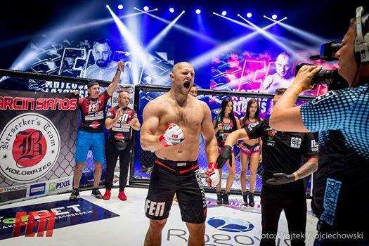 Marcin Sianos wygrał kolejną walkę na zawodowym ringu