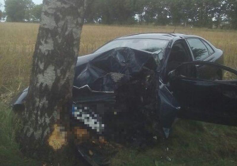 Citroenem uderzył w drzewo 