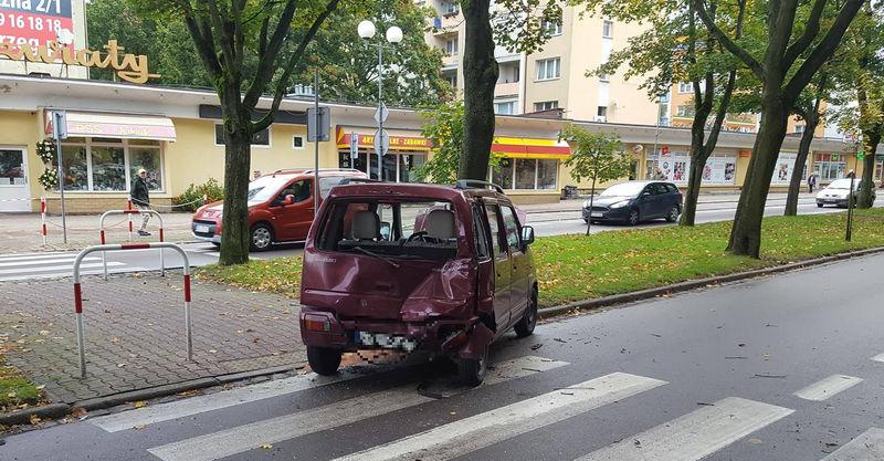 Autobus uderzył w tył osobówki 