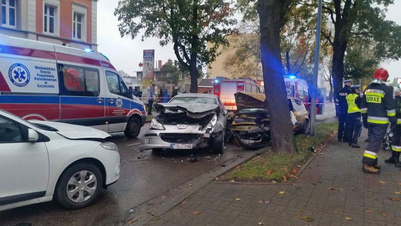 Zderzenie 3 samochodów – droga kompletnie zablokowana