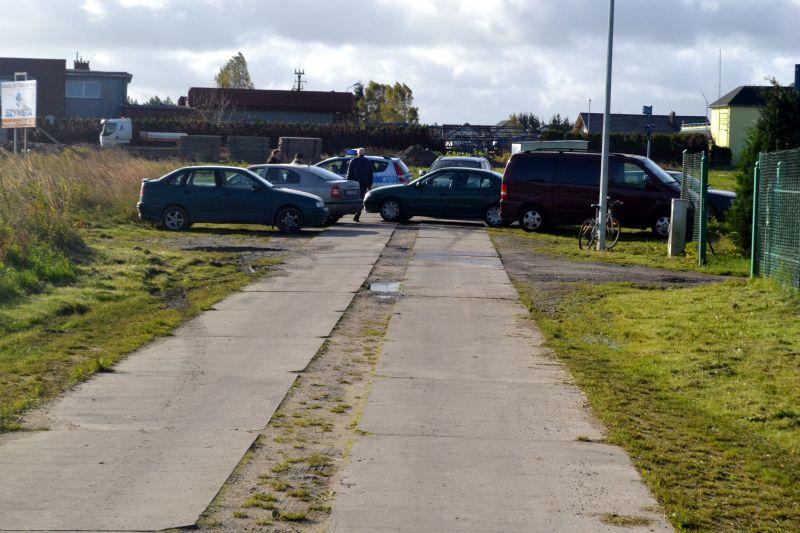 Starostwo – maszt jest stawiany zgodnie z prawem. Mieszkańcy nadal blokują drogę 