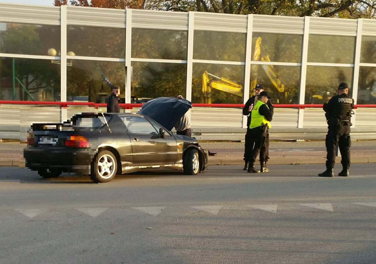 Wjechał w barierki na Moście Portowym