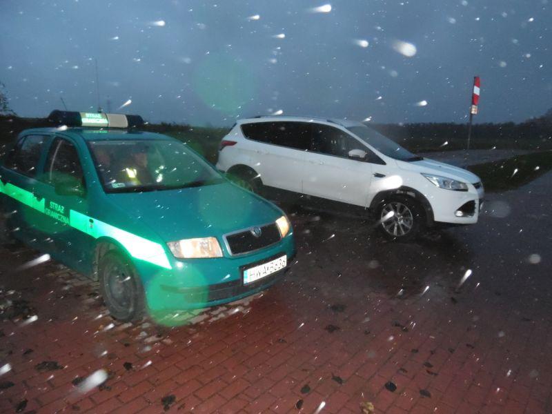 Kradziony ford kuga i poszukiwany 32-latek