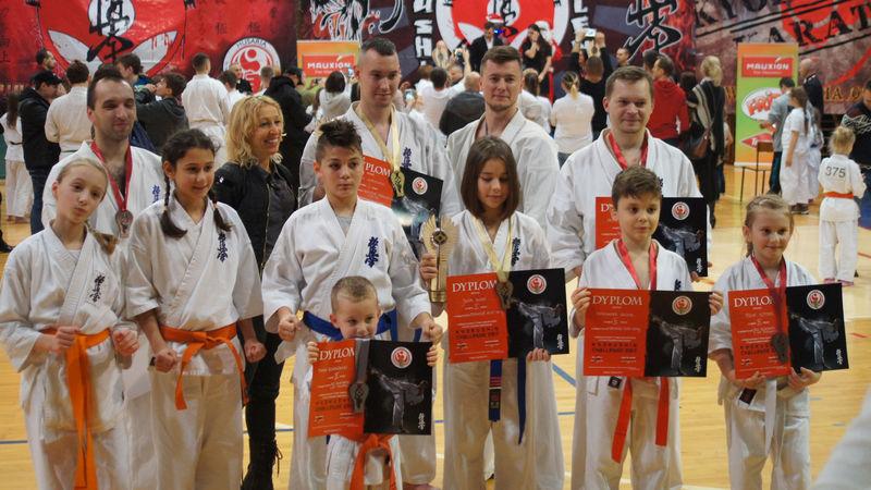 Kołobrzescy karatecy z medalami