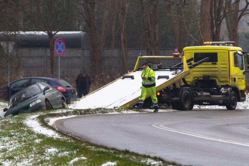 Na zakręcie pojechał... prosto