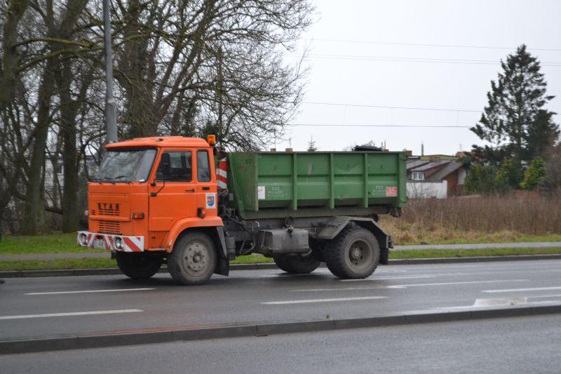 Pasażer wypadł z ciężarówki