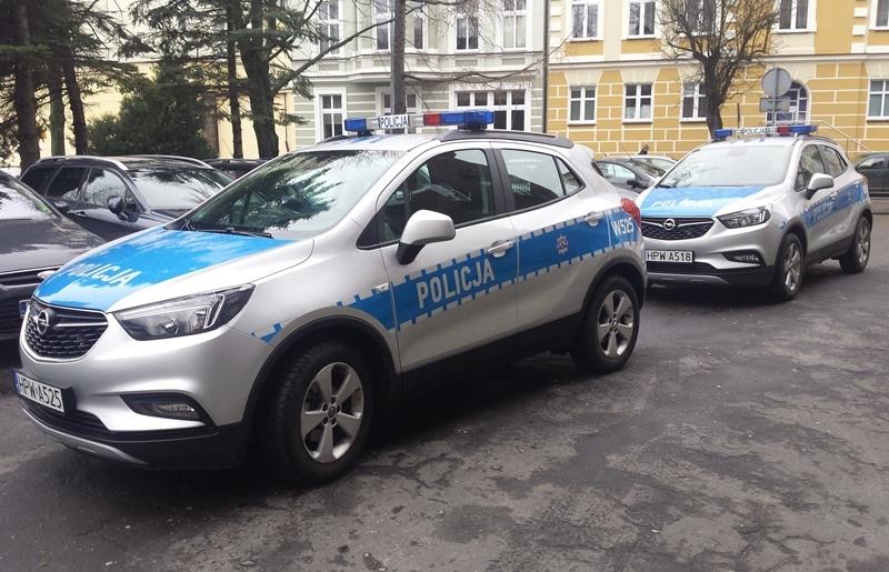 Nowy radiowóz dla posterunku w Dźwirzynie