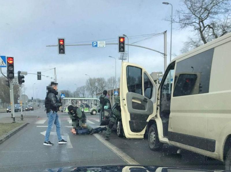  Mężczyzna zatrzymany po akcji CBŚ i kołobrzeskiej policji (Foto)