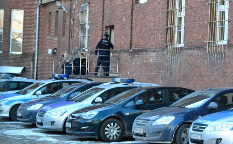 Uderzył ochroniarkę i uciekł z kradzionym alkoholem 