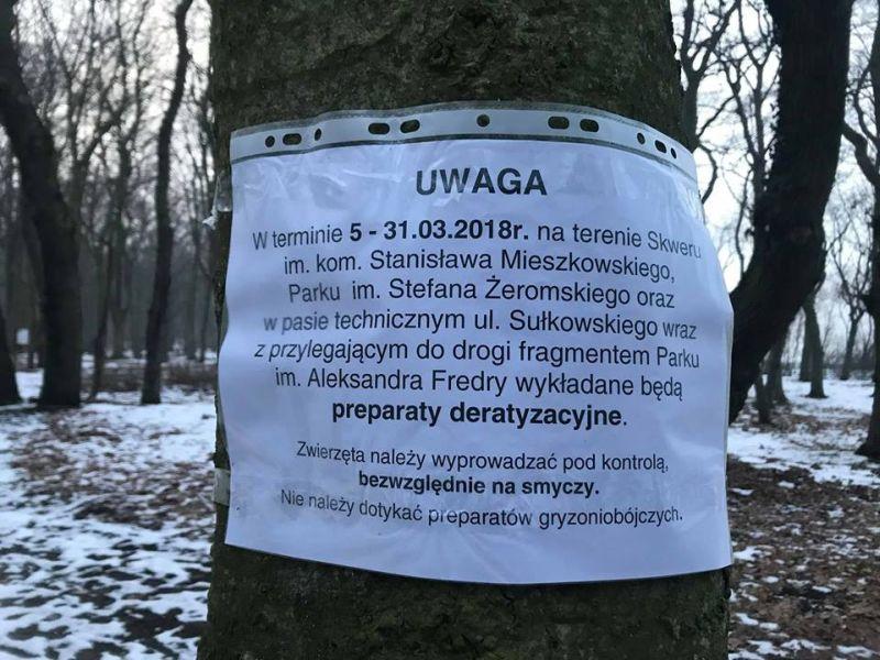 Uważajcie! Trzymajcie psy na smyczy!