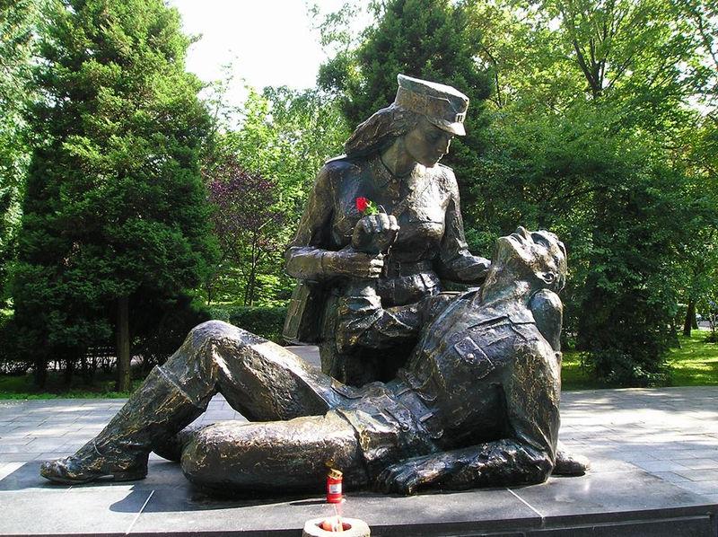Jedyny taki pomnik w Europie. W hołdzie sanitariuszkom