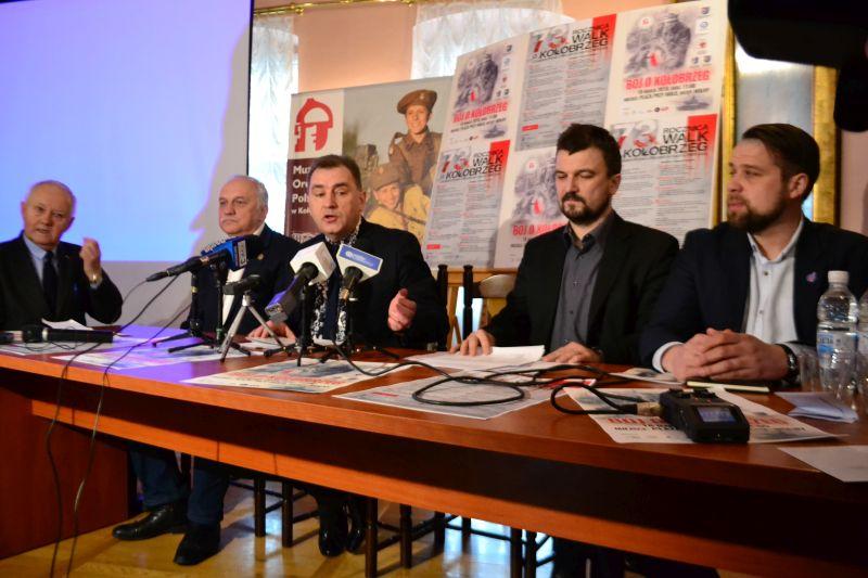 Dyrektor muzeum prezentuje bogaty program obchodów 
