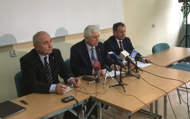 Ginące dokumenty, telefony z pogróżkami, kontrole służb. PiS o „wendetcie panów z Platformy