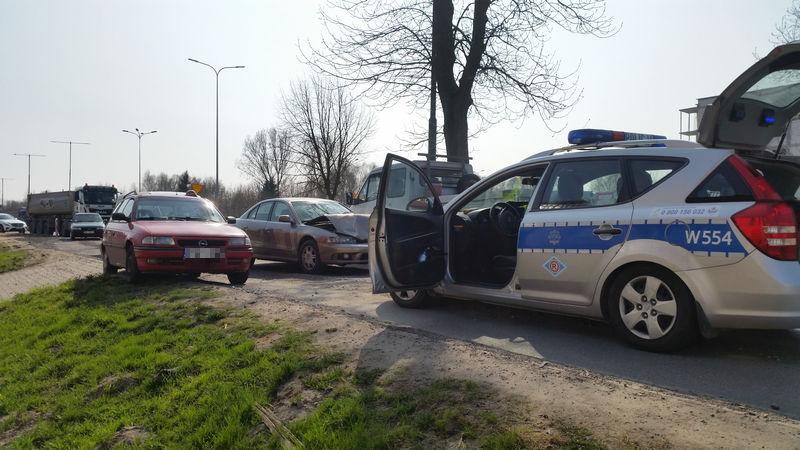 W kilka minut spowodował dwie kolizje
