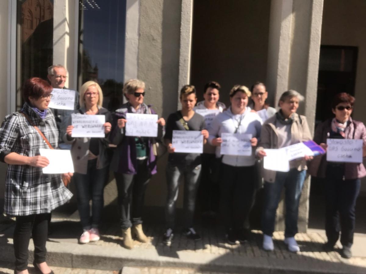 Pracownicy DPS-u Gościno wciąż walczą o podwyżki i...uwagę starosty. Połowicznie się udało