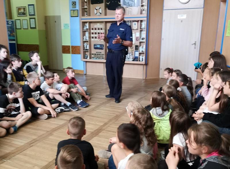 Policja o wakacyjnych zagrożeniach, również o dopalaczach 
