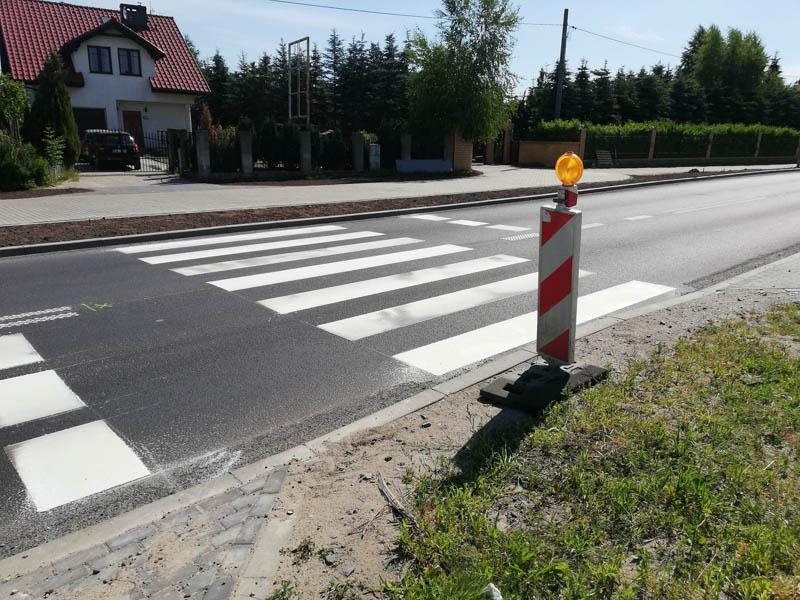 Przez trawnik do przejścia dla pieszych