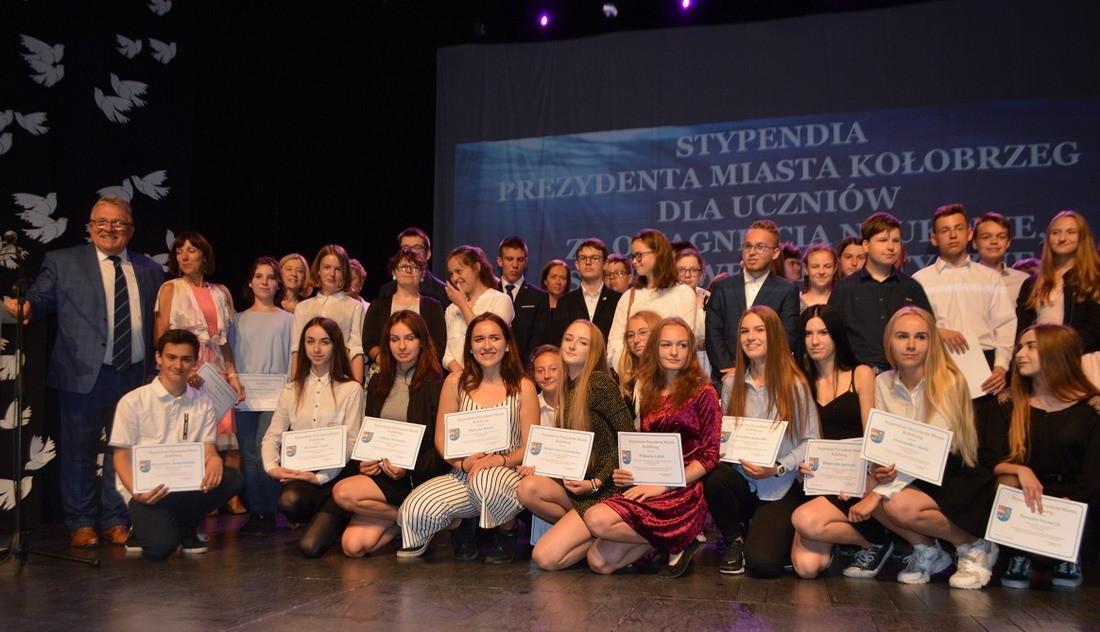 Najlepsi uczniowie nagrodzeni