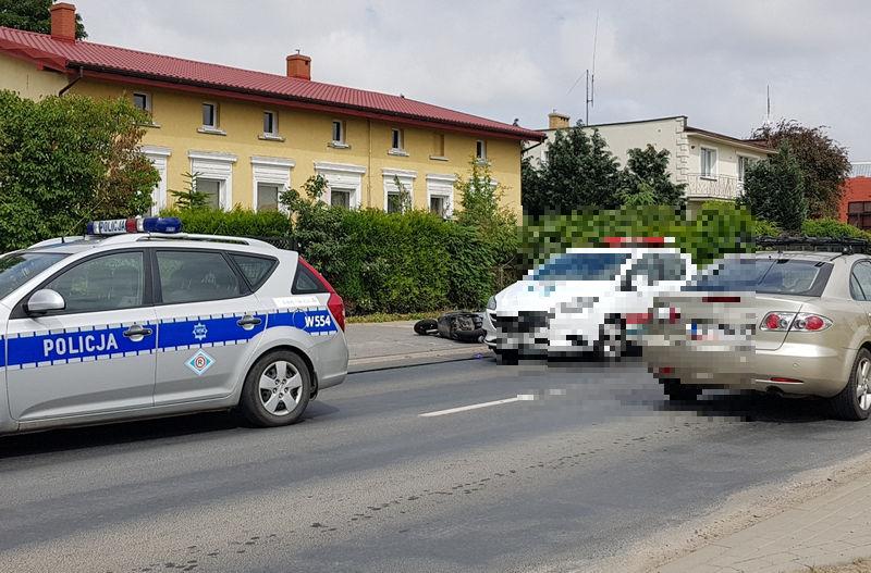 Zderzenie skutera z samochodem osobowym